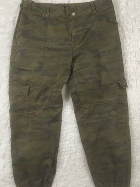 Sanctuary Olive Green Camo Cargo Pants